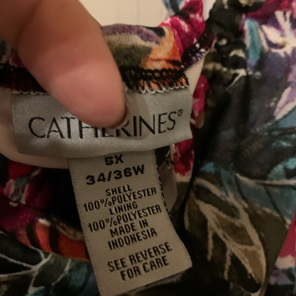 Catherine’s cold shoulder top size 5x - Picture 2 of 2